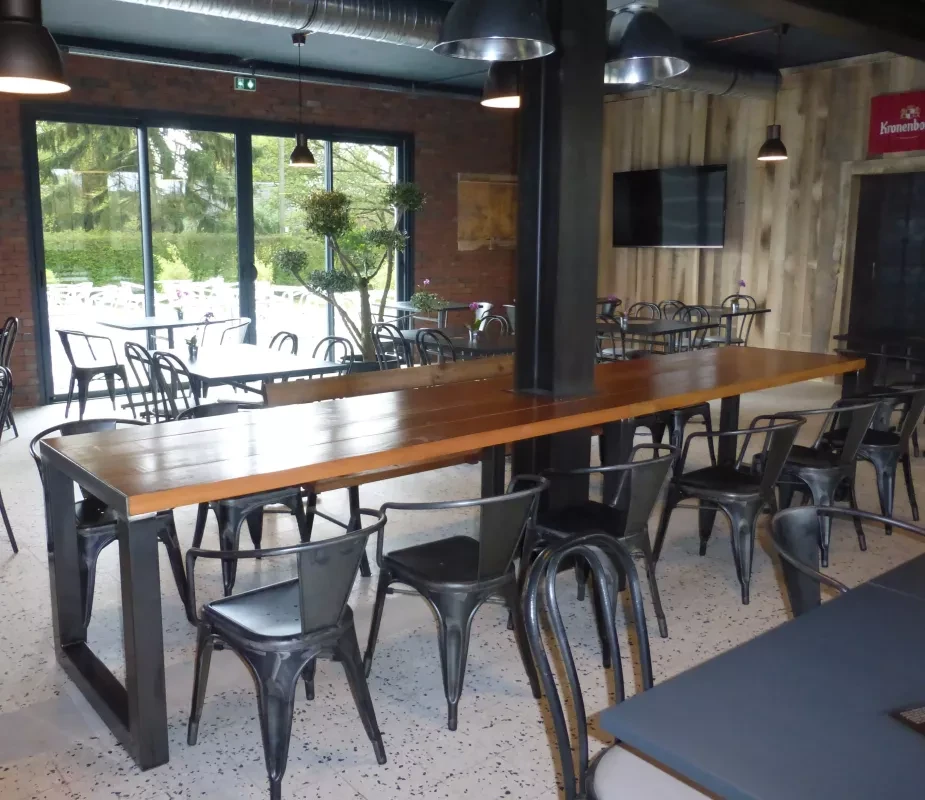 Amfer Meuble Sur Mesure A Orleans Table Restaurant Sur Mesure Acier Brut Verni Longueur 4 M Assemblee Autour Dun IPN Restaurant A Ruille 72 1